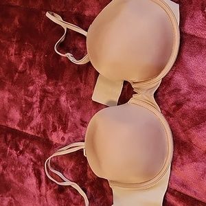 Victoria Secret lighly lined strapless bra Size 36B